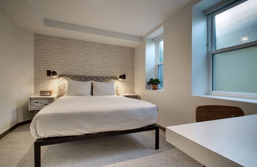 Foggy Bottom House | Experience Vibrant D.C.: Convenient Room Close National Mall