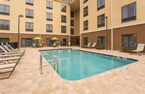 Orlando House | Experience warm hospitality and ultimate convenience at our room.