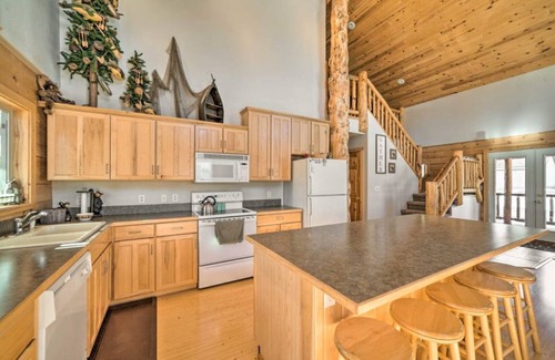 Island Park Cabin | Experience Yellowstone magic, just 27 mins awaynA.C. Sleeps 10+