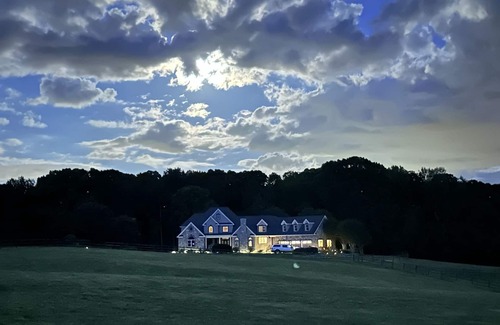 Powhatan House | EXPERIENCES, connection, nature & luxury await you on 50 acres!