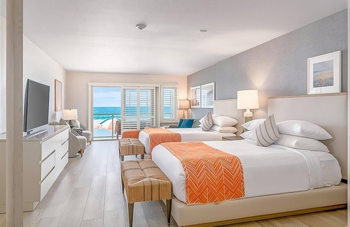 Carlsbad Village Hotel | Explore Carlsbad Coastal! 4 Spacious Units, Outdoor Pool, Beachfront Property!