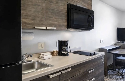 Carson City Hotel | Explore Carson City: Pet-Friendly Room w/Kitchen Near Golf, Trails & Museums