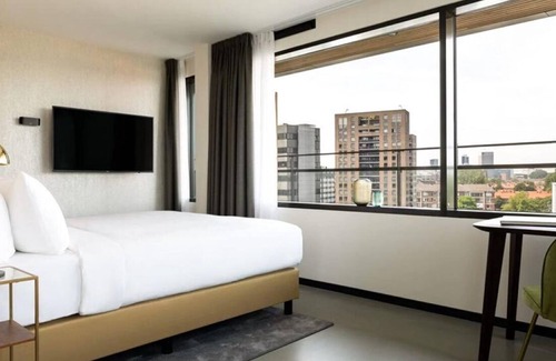 Kralingen-Crooswijk House | Explore City Charm from This Modern Rooms Near Landmarks - 2 Units
