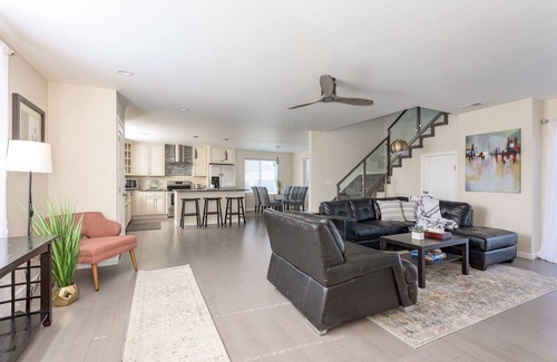 Dupont House | EXPLORE CO-Perfect for fams/groups. Close to DIA.