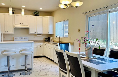Aurora House | Explore Denver from our Central Oasis - Your Gateway to Mile High Adventures!