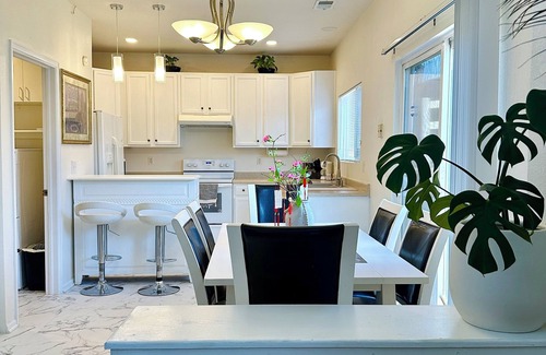 Aurora House | Explore Denver from our Central Oasis - Your Gateway to Mile High Adventures!