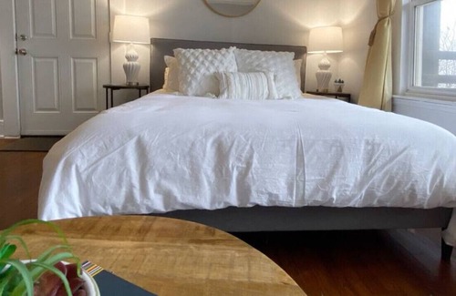 Mount Adams Condo | Explore Downtown and Mount Adams with River Views