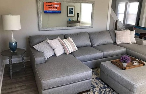 Libertyville Apartment | Explore Downtown Libertyville on Foot