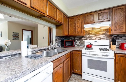 Rockford Apartment | Explore Downtown Rockford! Charming Condo Retreat