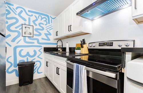 Beverly Green Villa | Explore Downtown Vegas: 5 Units, Sleeps 21 & Games