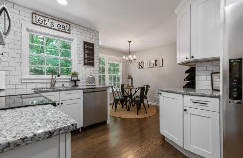 Cartersville House | Explore Historic DT In This Cozy Open Air 5BR Stay