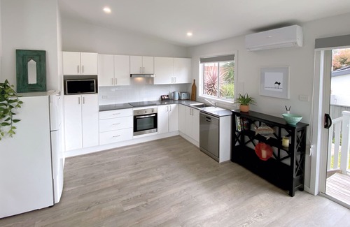 Belmont South Cottage | Explore Lake Macquarie and Newcastle!
