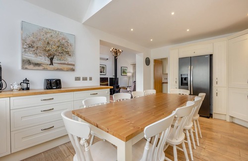 Shurdington Cottage | Explore Little Shurdington and Beyond in this Luxurious Holiday Home.
