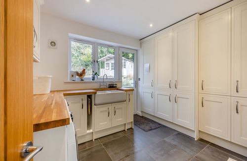 Shurdington Cottage | Explore Little Shurdington and Beyond in this Luxurious Holiday Home.