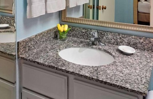 Houston House | Explore More of Houston! Fully-Equipped Kitchen, Pool, Near Baybrook Mall