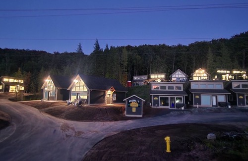 Munising Cottage | EXPLORE Munising Cottage 218 - ADA
