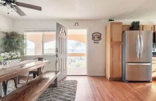 Copperopolis House | Explore natures retreat with amazing views of Lake Tulloch and close to Yosemite