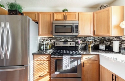 Copperopolis House | Explore natures retreat with amazing views of Lake Tulloch and close to Yosemite