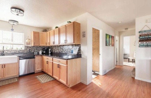 Copperopolis House | Explore natures retreat with amazing views of Lake Tulloch and close to Yosemite