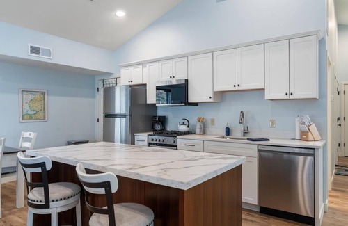 Petoskey Condo | Explore, Relax, Repeat — Cozy Condo Between Petoskey & Harbor Springs