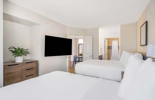 Sorrento Valley Hotel | Explore San Diego's Wonders! Full Kitchen, Free Breakfast, Pool, Pet-friendly!