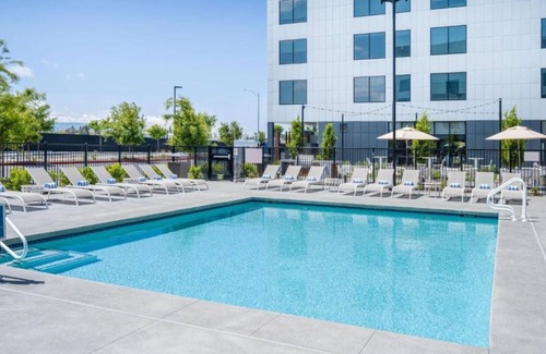 Newark House | Explore Silicon Valley from our room