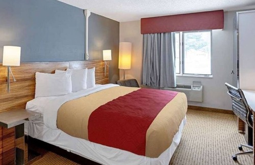 Clinton Apartment | Explore Studio in heart of Clinton, IA - a warm welcome awaits!