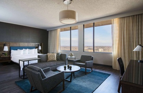 Nashville Hotel | Explore the Adventure Science Center! Pool, Parking & Airport Shuttle!