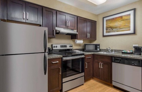 Newark House | Explore the Bay Area