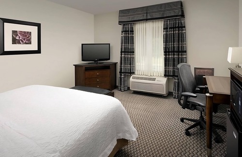 Athens Hotel | Explore the Heart of City! Free Breakfast, Indoor Pool, Free Parking!