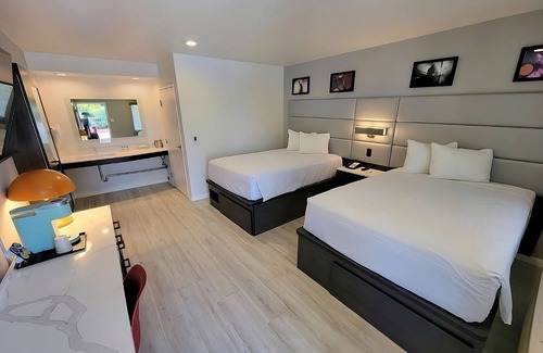 Newhall Hotel | Explore the Rosicrucian Egyptian Museum! 2 Vintage-Modern Units, FREE Parking!