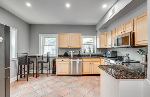 Truxton Circle House | Explore the Vibrant Neighborhood of NoMa! 2-Level Spacious Rowhouse!