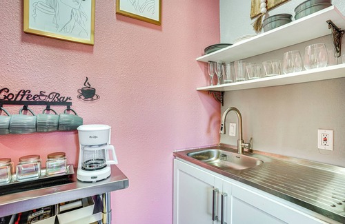 Bedford Apartment | Explore & Unwind: Charming Bedford Apartment