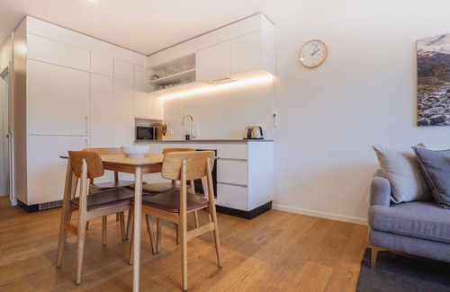Albert Town House | Explore Wanaka - A Stylish Unit That Guests Adore!