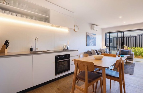 Albert Town House | Explore Wanaka - A Stylish Unit That Guests Adore!