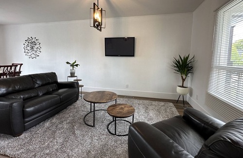 Walkerville House | Explore Windsor - Private Getaway in the Core