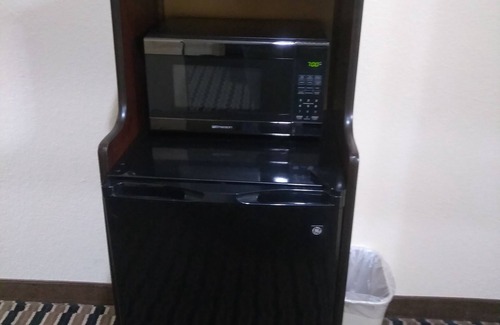 Mayo Meadow Hotel | Expo Inn Hotel
