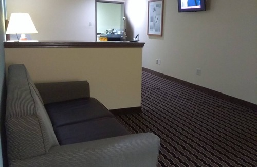 Mayo Meadow Hotel | Expo Inn Hotel