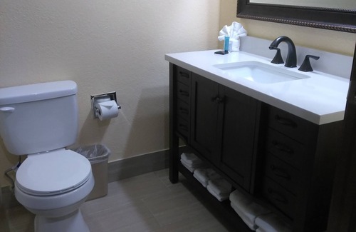Mayo Meadow Hotel | Expo Inn Hotel