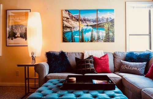 Thornton Apartment | Exposed Beam 3BR Modern Mountain Retreat