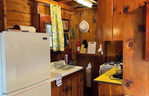 Holderness Cottage | Exposed Beams - Papa Bear Cottage on Squam Lake