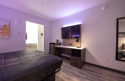 Woodlake - Briar Meadow Hotel | Express Inn & Suites
