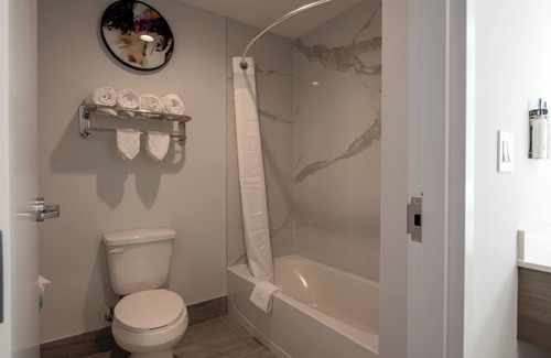 Woodlake - Briar Meadow Hotel | Express INN & Suites