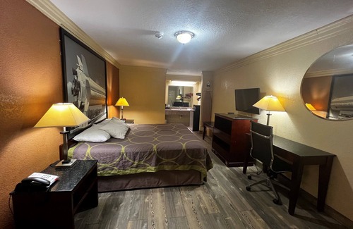 Barker Hotel | Express Inn & Suites