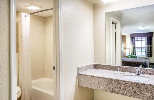 Barker Hotel | Express Inn