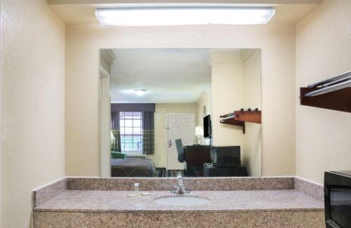 Barker Hotel | Express Inn