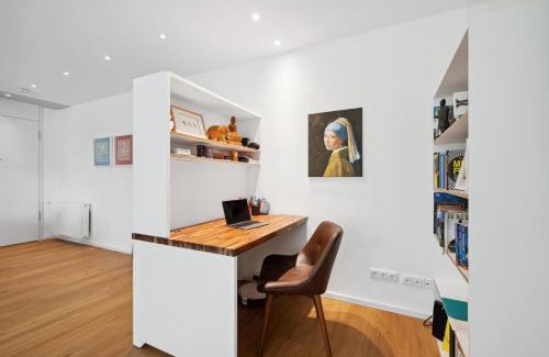 Boeblingen Apartment | EXQUIS Kunstvolles Luxusapartment I Designmöbel I Balkon I Homeoffice I Parken I Netflix