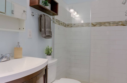 Old Town West Apartment | Exquisite 1 BR Apartment at Alexandria