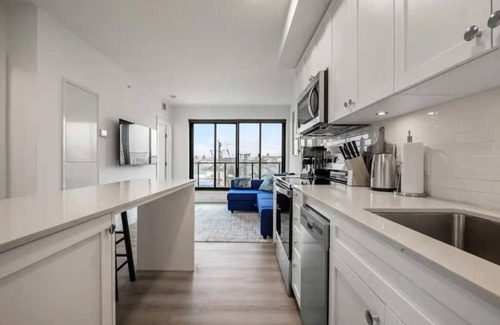 Bridgeland Apartment | Exquisite 2 Bed Condo near DT Core W/Free Parking