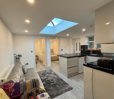 Lacey Green House | Exquisite 2 Bedroom Fully Furnished Annex